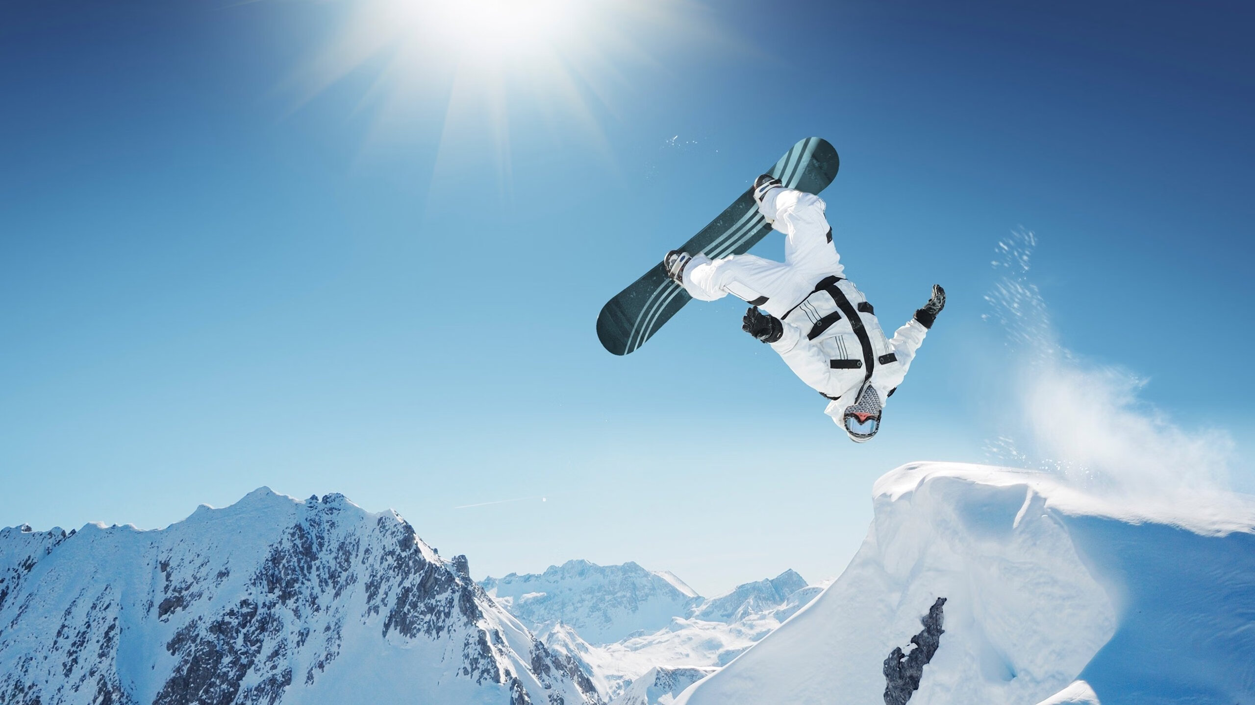 亚历克斯·格林伍德为袋鼠队带来稳固后防，展现铁血防守，亚历克斯-格林伍德